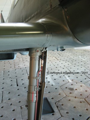 bf-109 landing gear 5 copy.jpg